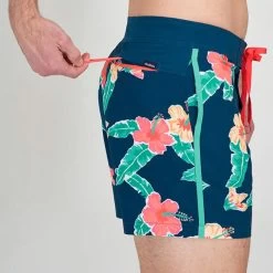 Men's Chubbies 6" Floral Reef Boardshort -Fashion Clothing Shop CHUBBIES MENS M 6 FLORAL REEF BOADSHORT 136231 02 DARKBLUE DARK BLUE SIDE 95190.1678802750