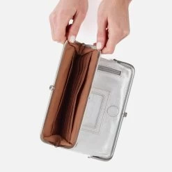 HOBO Lauren Clutch Wallet - Silver -Fashion Clothing Shop hobo lauren clutch wallet bf 3385 metallic silver inside 1 33035.1668540183