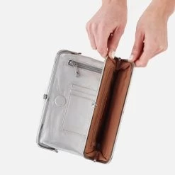 HOBO Lauren Clutch Wallet - Silver -Fashion Clothing Shop hobo lauren clutch wallet bf 3385 metallic silver inside 2 44524.1668540183