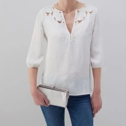 HOBO Lauren Clutch Wallet - Silver -Fashion Clothing Shop hobo lauren clutch wallet bf 3385 metallic silver lifestyle 47685.1668540183