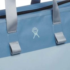 Hydro Flask 26L Day Escape Soft Cooler Tote -Fashion Clothing Shop hydro flask 26l day escape soft cooler tote sctb strap closeup 29012.1633725025