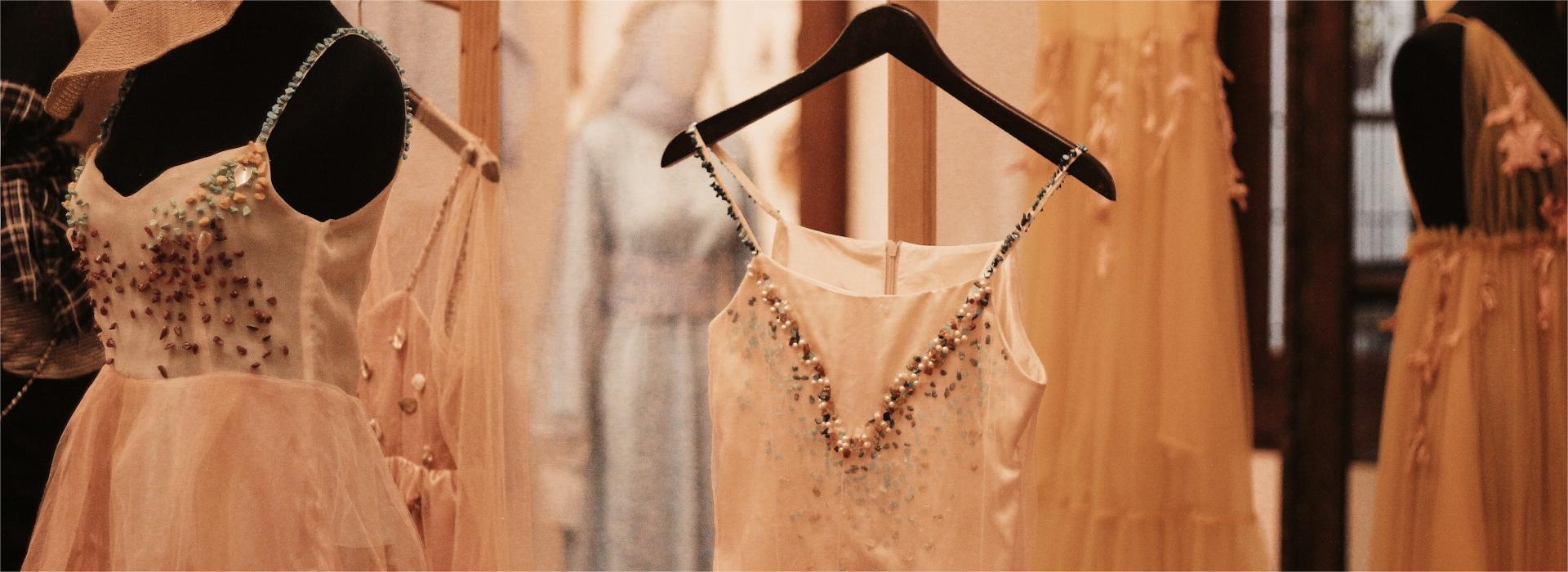 Fashion Clothing Shop -Fashion Clothing Shop satria aditya moHSPOxxnhI unsplash